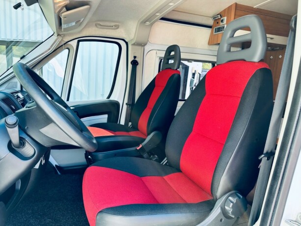 weinsberg-r47-diesel-2012-big-11
