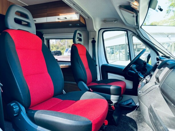 weinsberg-r47-diesel-2012-big-14