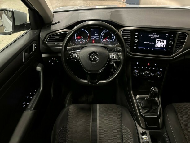 volkswagen-t-roc-bensin-2018-big-10