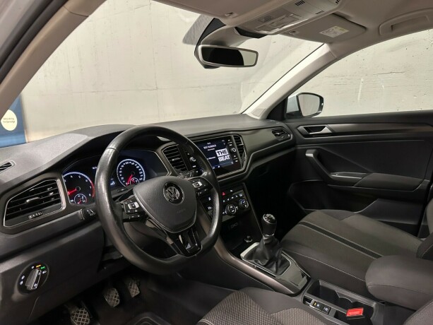 volkswagen-t-roc-bensin-2018-big-12