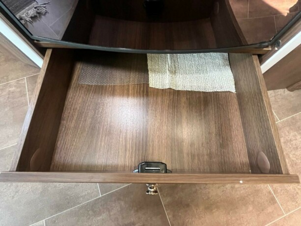 burstner-elegance-i890g-queensbed-senkeseng-hydrualiske-st216ttebein-alde-god-nyttelast-automatgir-diesel-2012-big-59