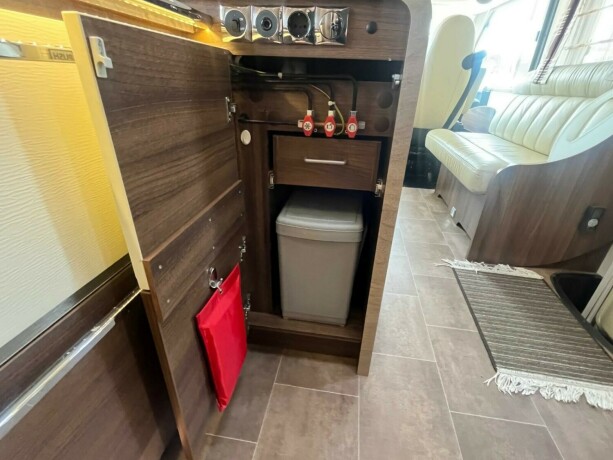 burstner-elegance-i890g-queensbed-senkeseng-hydrualiske-st216ttebein-alde-god-nyttelast-automatgir-diesel-2012-big-54