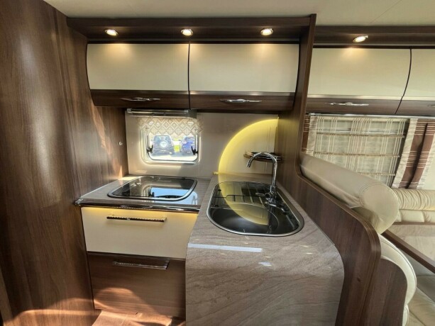 burstner-elegance-i890g-queensbed-senkeseng-hydrualiske-st216ttebein-alde-god-nyttelast-automatgir-diesel-2012-big-45