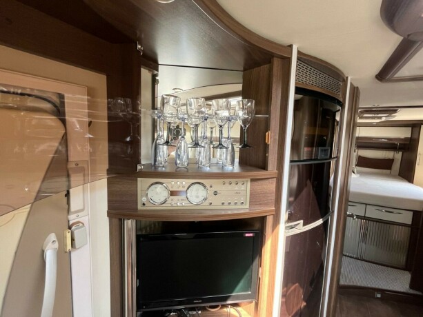 burstner-elegance-i890g-queensbed-senkeseng-hydrualiske-st216ttebein-alde-god-nyttelast-automatgir-diesel-2012-big-40