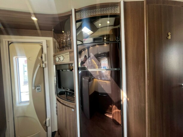 burstner-elegance-i890g-queensbed-senkeseng-hydrualiske-st216ttebein-alde-god-nyttelast-automatgir-diesel-2012-big-55