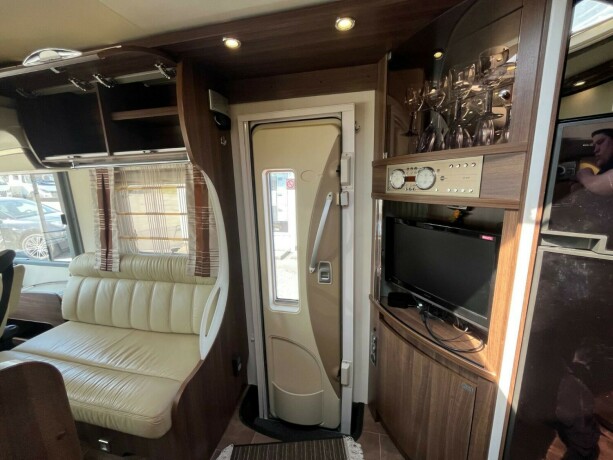 burstner-elegance-i890g-queensbed-senkeseng-hydrualiske-st216ttebein-alde-god-nyttelast-automatgir-diesel-2012-big-37