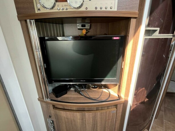 burstner-elegance-i890g-queensbed-senkeseng-hydrualiske-st216ttebein-alde-god-nyttelast-automatgir-diesel-2012-big-42