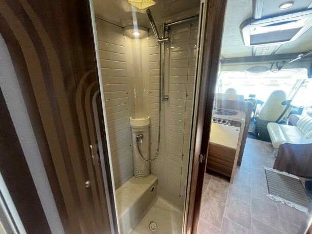 burstner-elegance-i890g-queensbed-senkeseng-hydrualiske-st216ttebein-alde-god-nyttelast-automatgir-diesel-2012-big-65