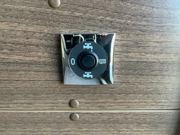 burstner-elegance-i890g-queensbed-senkeseng-hydrualiske-st216ttebein-alde-god-nyttelast-automatgir-diesel-2012-big-8