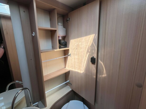 burstner-elegance-i890g-queensbed-senkeseng-hydrualiske-st216ttebein-alde-god-nyttelast-automatgir-diesel-2012-big-62