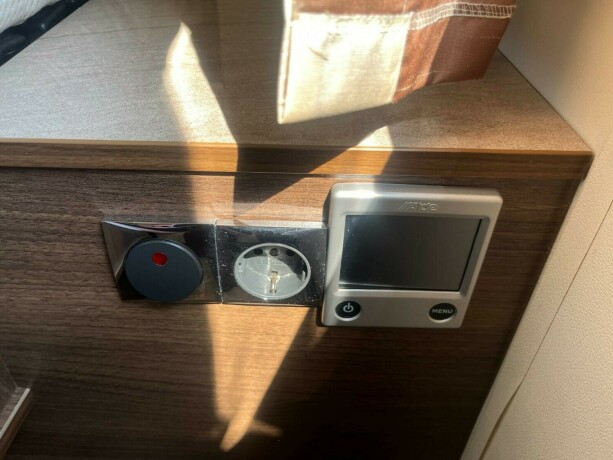 burstner-elegance-i890g-queensbed-senkeseng-hydrualiske-st216ttebein-alde-god-nyttelast-automatgir-diesel-2012-big-71