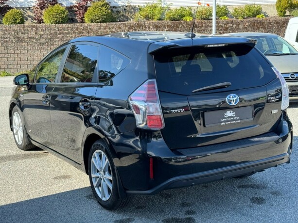 toyota-prius-seven-elektrisitetbensin-2018-big-5