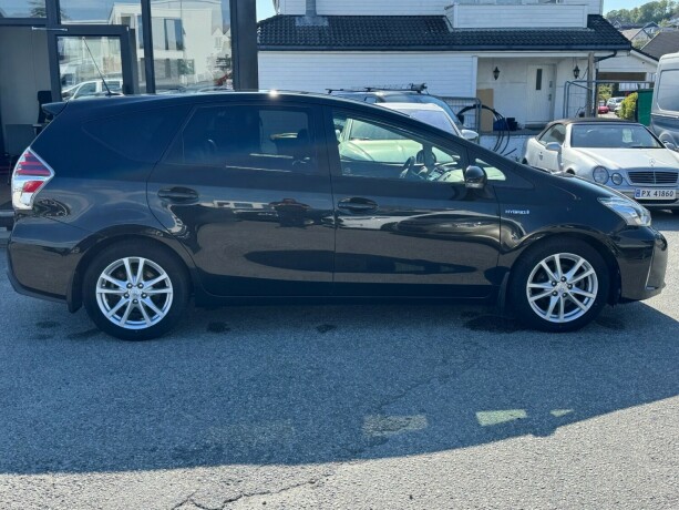 toyota-prius-seven-elektrisitetbensin-2018-big-3