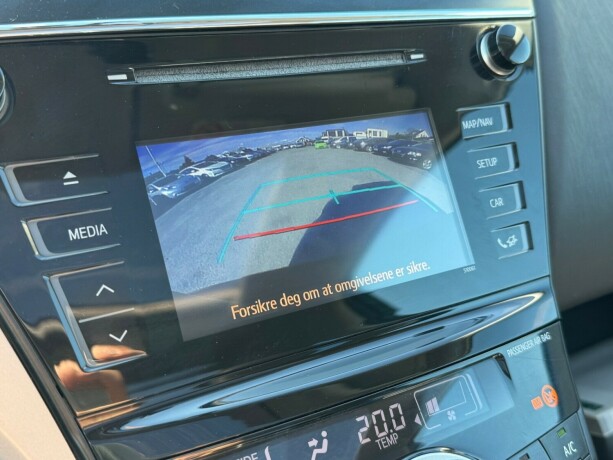 toyota-prius-seven-elektrisitetbensin-2018-big-10