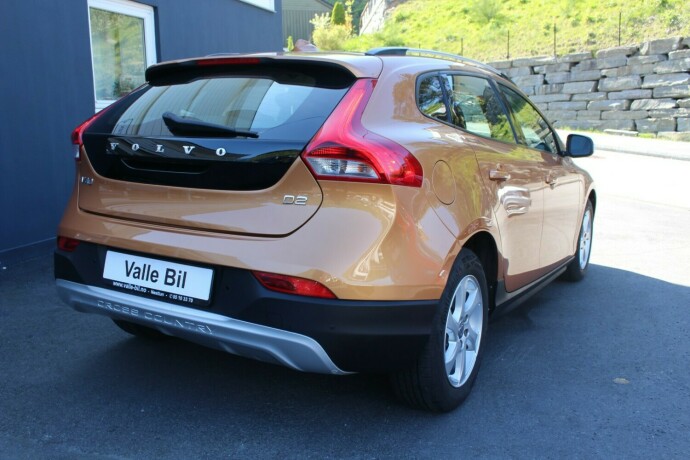 volvo-v40-cross-country-diesel-2014-big-3
