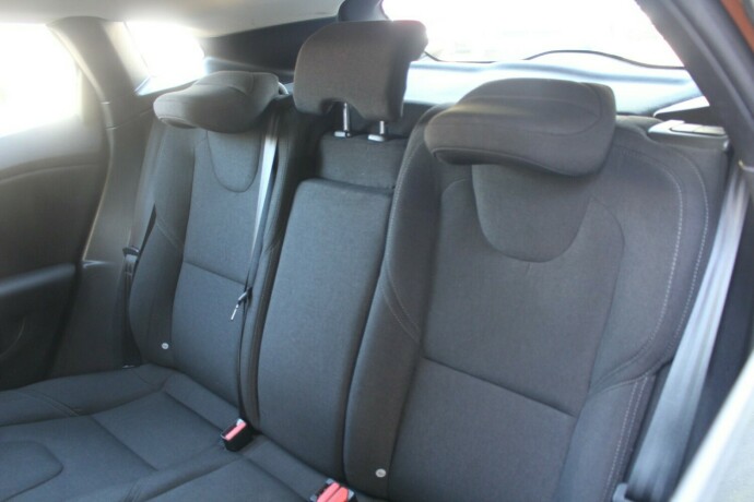 volvo-v40-cross-country-diesel-2014-big-5
