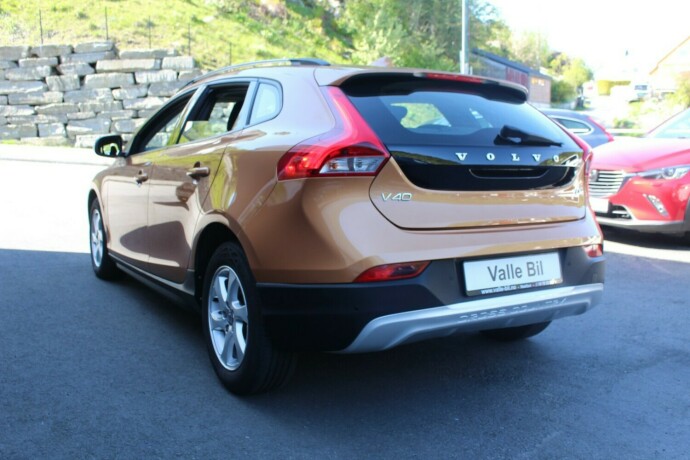 volvo-v40-cross-country-diesel-2014-big-2