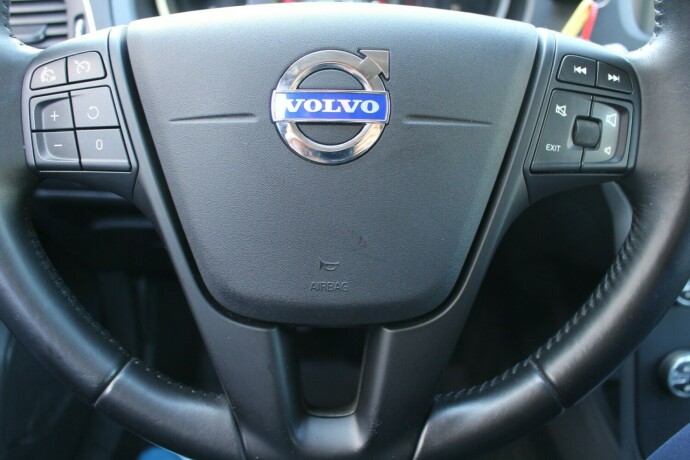 volvo-v40-cross-country-diesel-2014-big-12