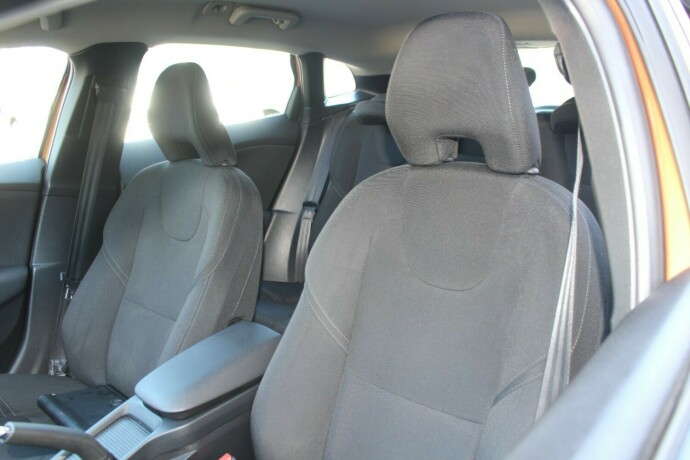 volvo-v40-cross-country-diesel-2014-big-6