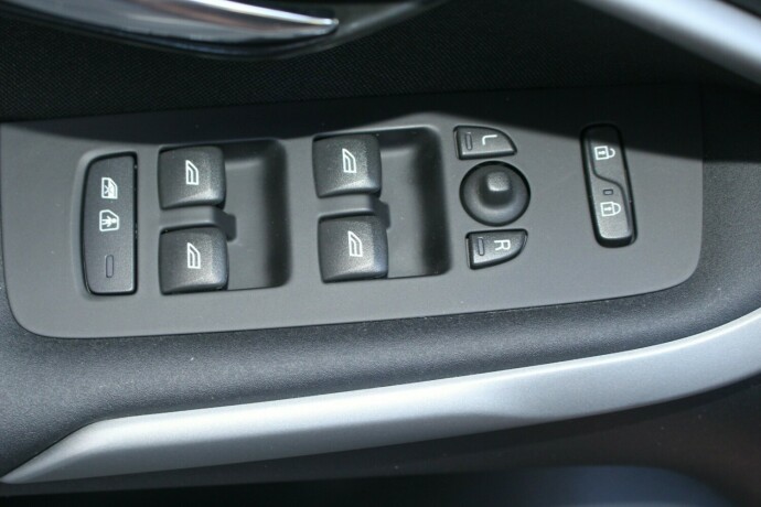 volvo-v40-cross-country-diesel-2014-big-7