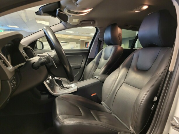 volvo-v60-diesel-2016-big-23