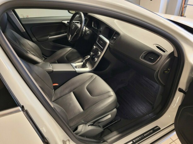 volvo-v60-diesel-2016-big-15