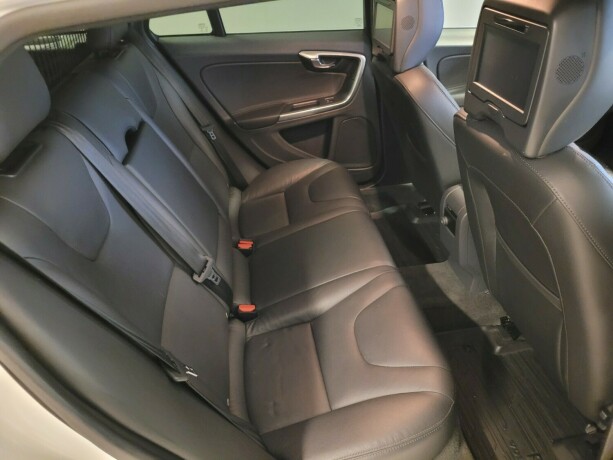 volvo-v60-diesel-2016-big-17