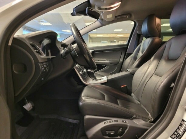 volvo-v60-diesel-2016-big-22