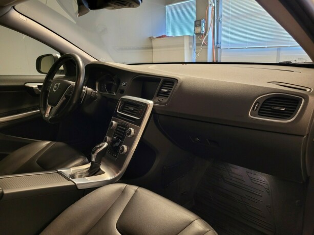 volvo-v60-diesel-2016-big-13