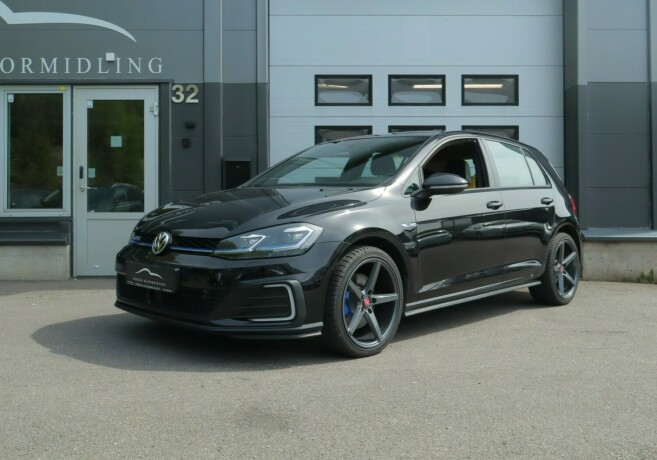 volkswagen-golf-elektrisitetbensin-2018-big-0
