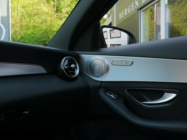 mercedes-benz-c-klasse-elektrisitetbensin-2018-big-10