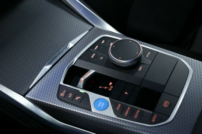 bmw-i4-m50-elektrisitet-2025-big-19