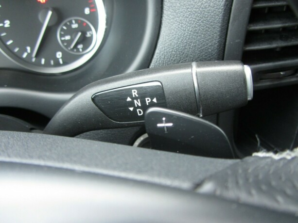 mercedes-benz-vito-diesel-2023-big-17