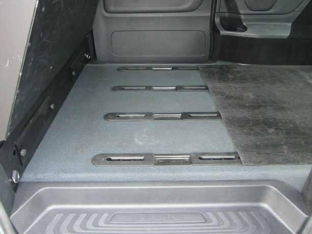 mercedes-benz-vito-diesel-2023-big-22