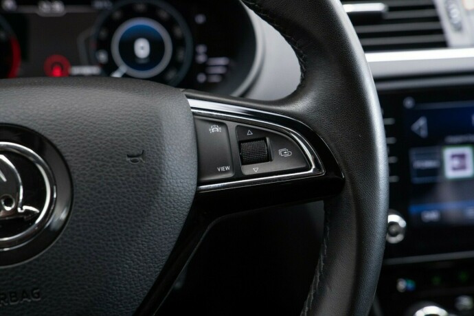 skoda-octavia-bensin-2019-big-16