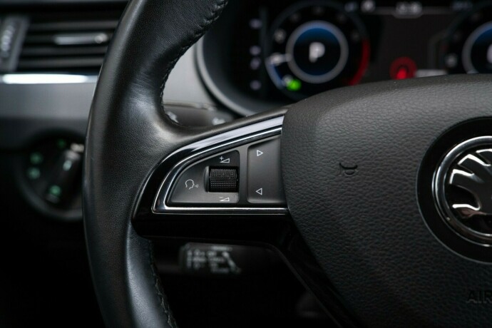 skoda-octavia-bensin-2019-big-14