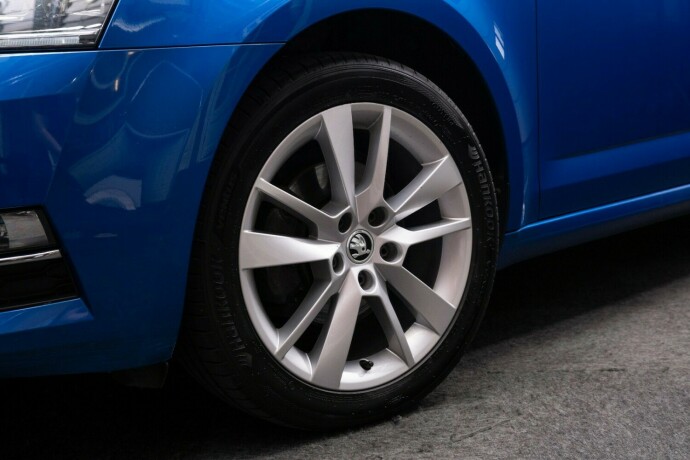 skoda-octavia-bensin-2019-big-3