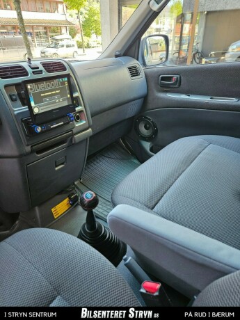 toyota-hiace-diesel-2010-big-5