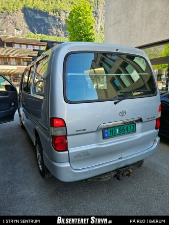toyota-hiace-diesel-2010-big-2