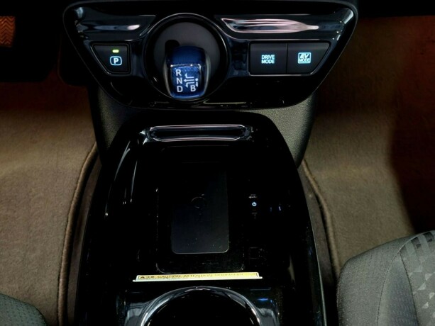 toyota-prius-elektrisitetbensin-2017-big-18