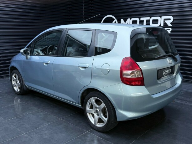 honda-jazz-bensin-2005-big-1