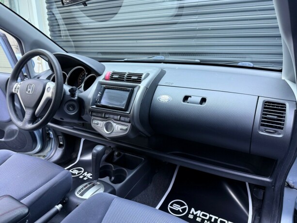 honda-jazz-bensin-2005-big-10