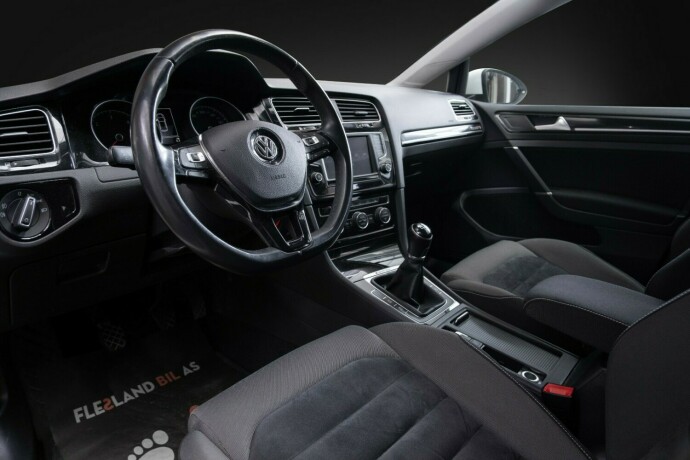 volkswagen-golf-diesel-2017-big-23