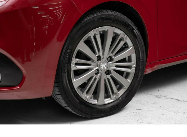 peugeot-208-bensin-2017-big-2