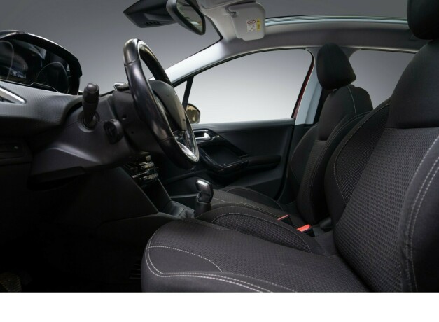 peugeot-208-bensin-2017-big-18