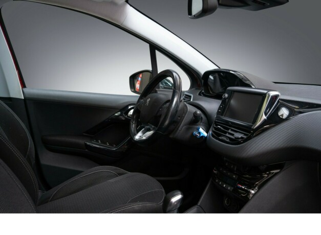 peugeot-208-bensin-2017-big-19