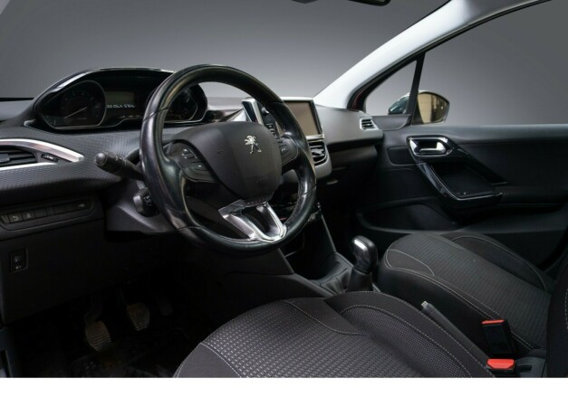 peugeot-208-bensin-2017-big-17