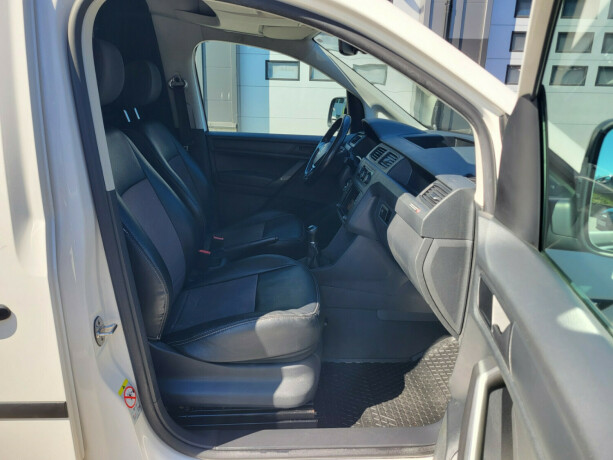 volkswagen-caddy-maxi-bensin-2018-big-12