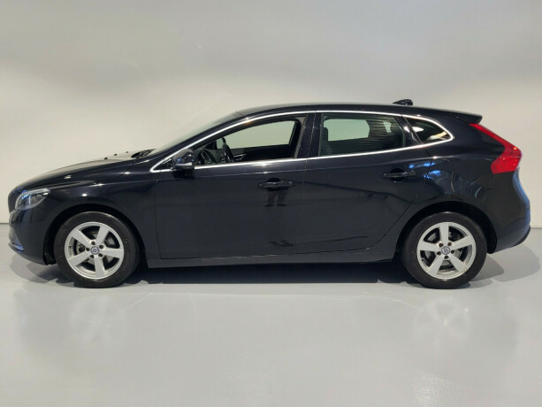 volvo-v40-diesel-2015-big-4