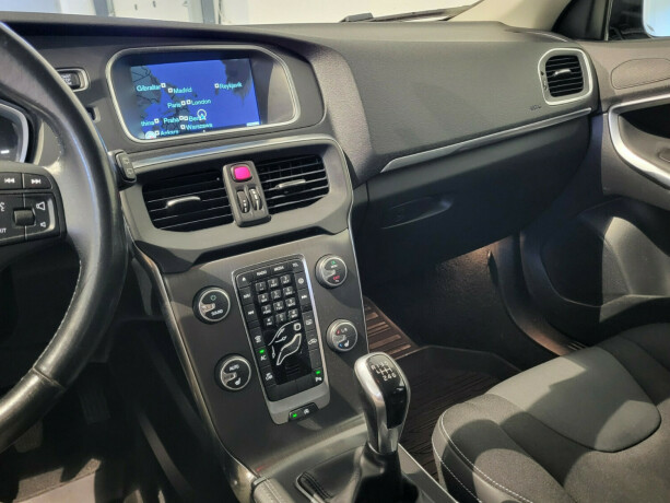 volvo-v40-diesel-2015-big-15